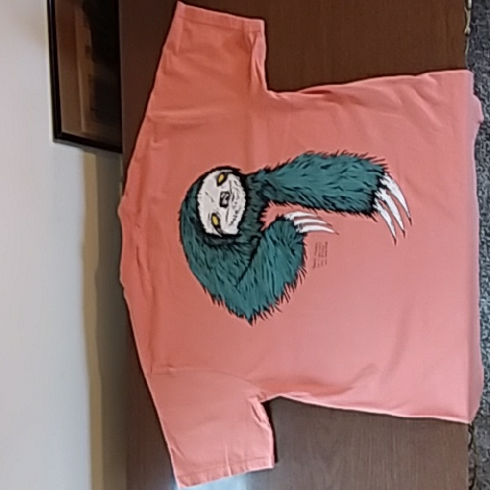 Tailsman sloth skater shirt peach clay